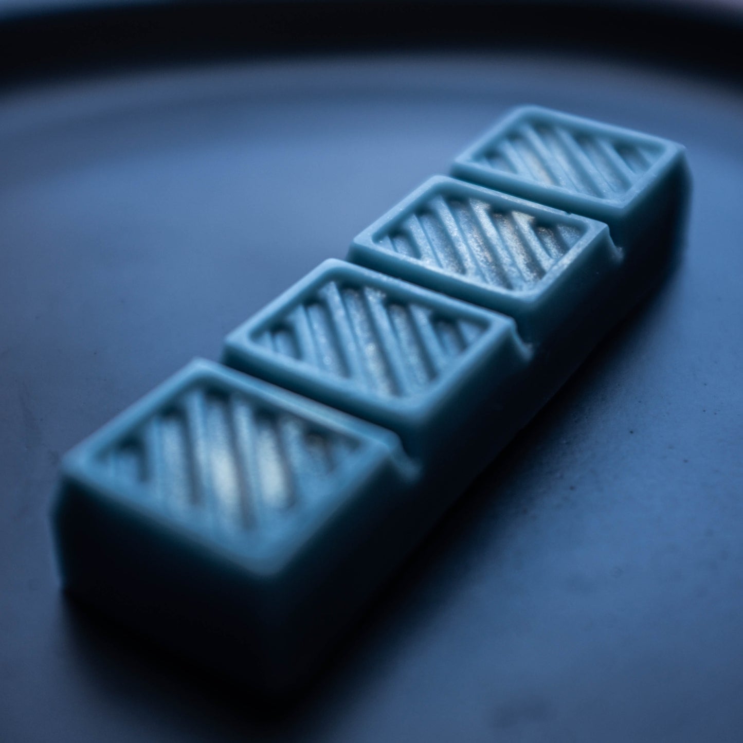 dark blue snap bar wax melt
